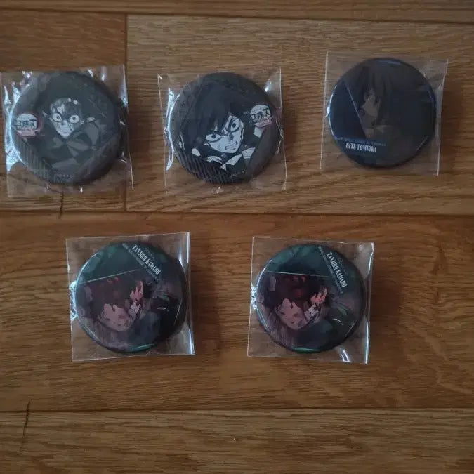 [BUNJANG] Demon Slayer Ufotable Dining Can Badge Bundle Set (Tanjiro, Giyu, Mugen Castle) / 일괄) 탄지로 기유 무한성 유포테이블 다이닝 캔뱃지 귀멸의 칼날