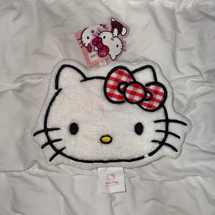 [BUNJANG] Sanrio Hello Kitty Face Hand Towel / 산리오 헬로키티 키티 페이스 핸드타올 핸드타월 새상품