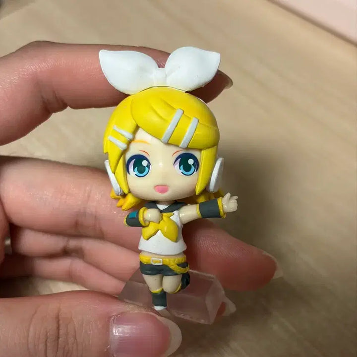 [BUNJANG] Kagamine Rin 2018 Gacha Figure &amp; Badge Bundle Set / 2018년도 카가미네 린 피규어 가챠, 벳지 일괄 판매