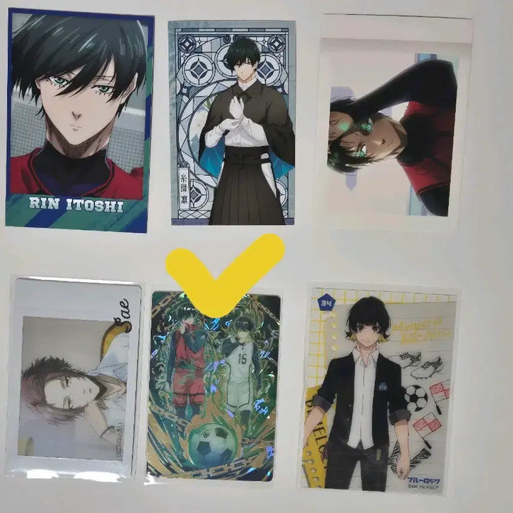 [BUNJANG] Blue Lock Merchandise Bundle (Color Paper, Badges, Acrylic Stands, Keychains) / (탈덕처분/대량) 블루록 색지/ 색지/ 뱃지/ 아크릴 스탠드 키링 판매합니다!