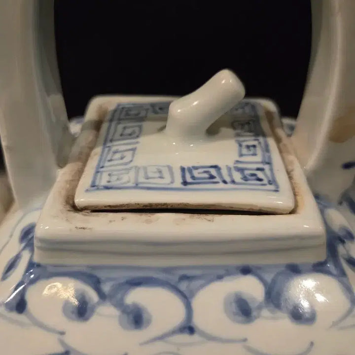 [BUNJANG] Joseon Dynasty Celadon Porcelain Blue and White Square Ewer with Fish Motif / 백자청화 어문 사각 주자