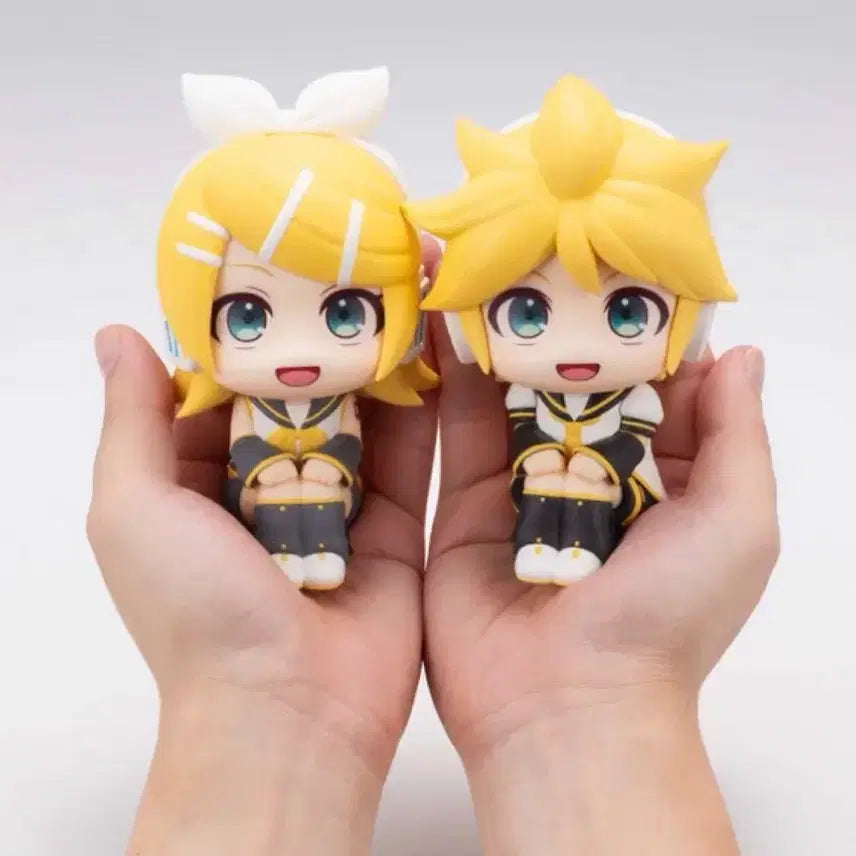 [BUNJANG] Megahouse Vocaloid Kagamine Rin Len Lookup Figure Set with Bonus Cushion (Sealed) / 메가하우스 보컬로이드 카가미네 렌 카가미네 린 룩업 피규어 특전 방석 포함 미개봉
