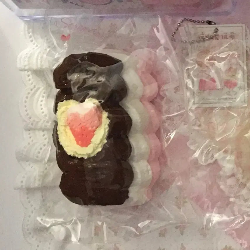 [BUNJANG] Kankan Strawberry Chocolate Cake Squishy Toy / kankan 칸칸 딸기 초코 케이크 말랑이