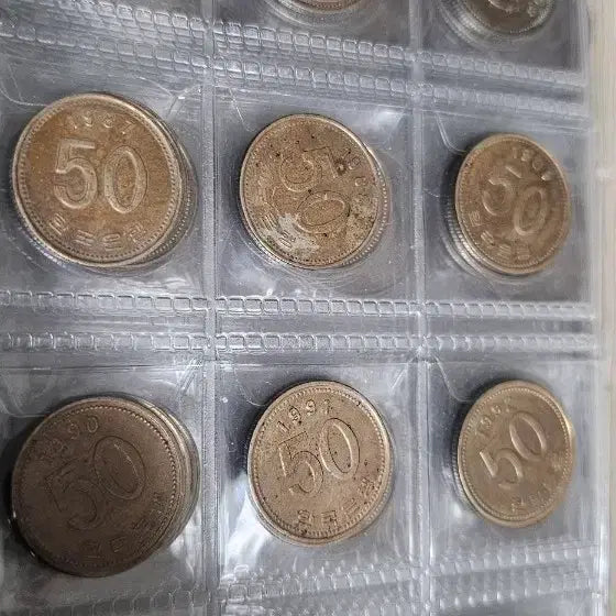 [BUNJANG] Korean Coins 50 Won, 100 Won (Inception Year - 2019) Complete Set with 2014 100 Won 23 pcs Bundle / 한국의 주화 50원, 100원 (초년도 ~2019년)줄세우기 및 2014년 100주 23점 포함 일괄