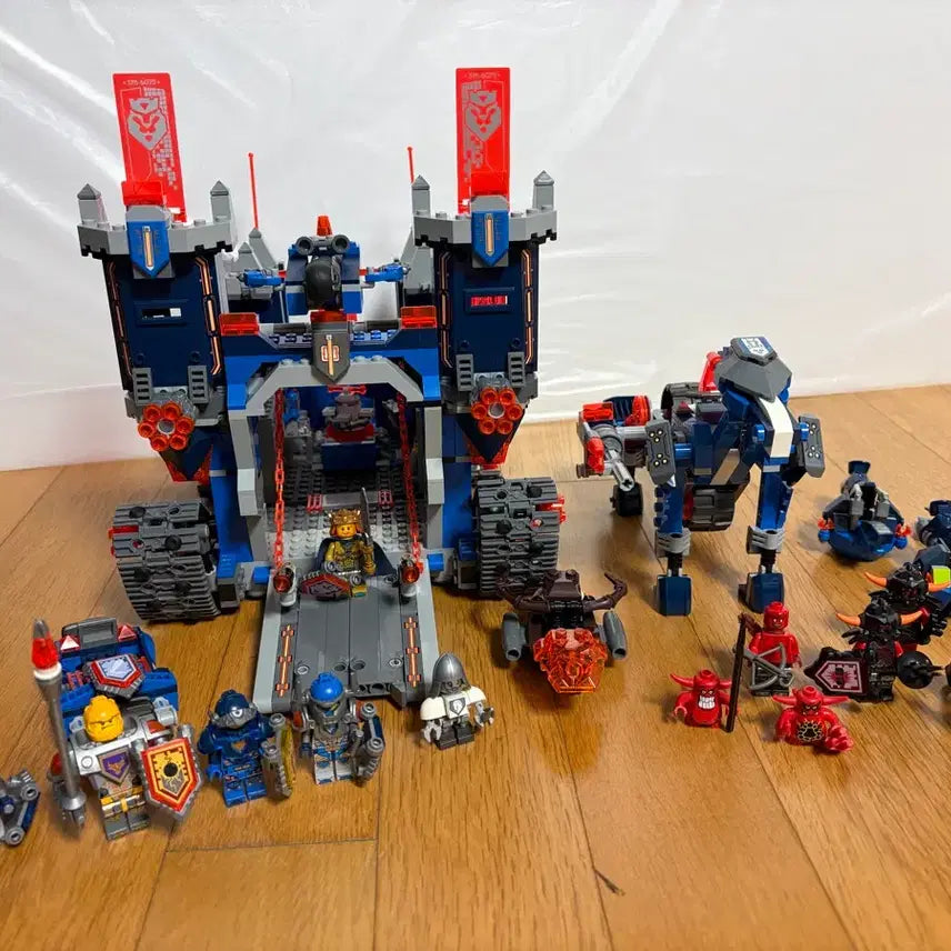 [BUNJANG] Lego Nexo Knights Castle and Knight Figure Set / 레고 넥소나이츠 성과 기사 피규어 세트