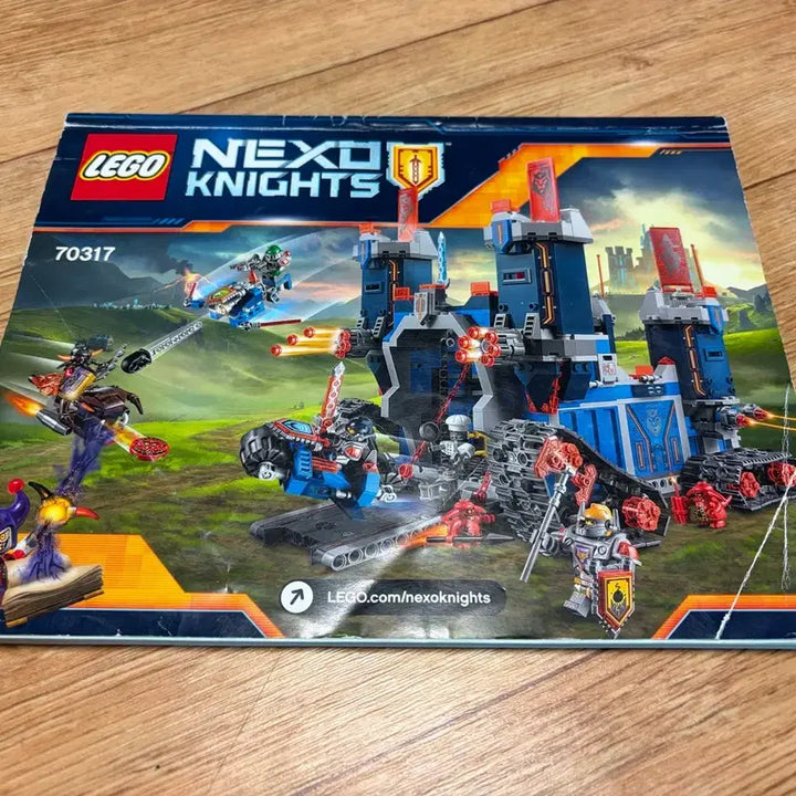 [BUNJANG] Lego Nexo Knights Castle and Knight Figure Set / 레고 넥소나이츠 성과 기사 피규어 세트