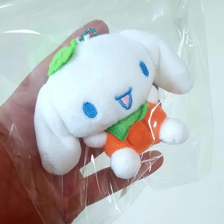 [BUNJANG] Sanrio Cinnamoroll Carrot Plush Keychain / 산리오 시나모롤 인형 키체인