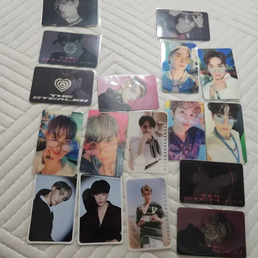 [BUNJANG] The Boyz Photocard &amp; Hologram Card Bundle Set / 더보이즈 포카+홀로
