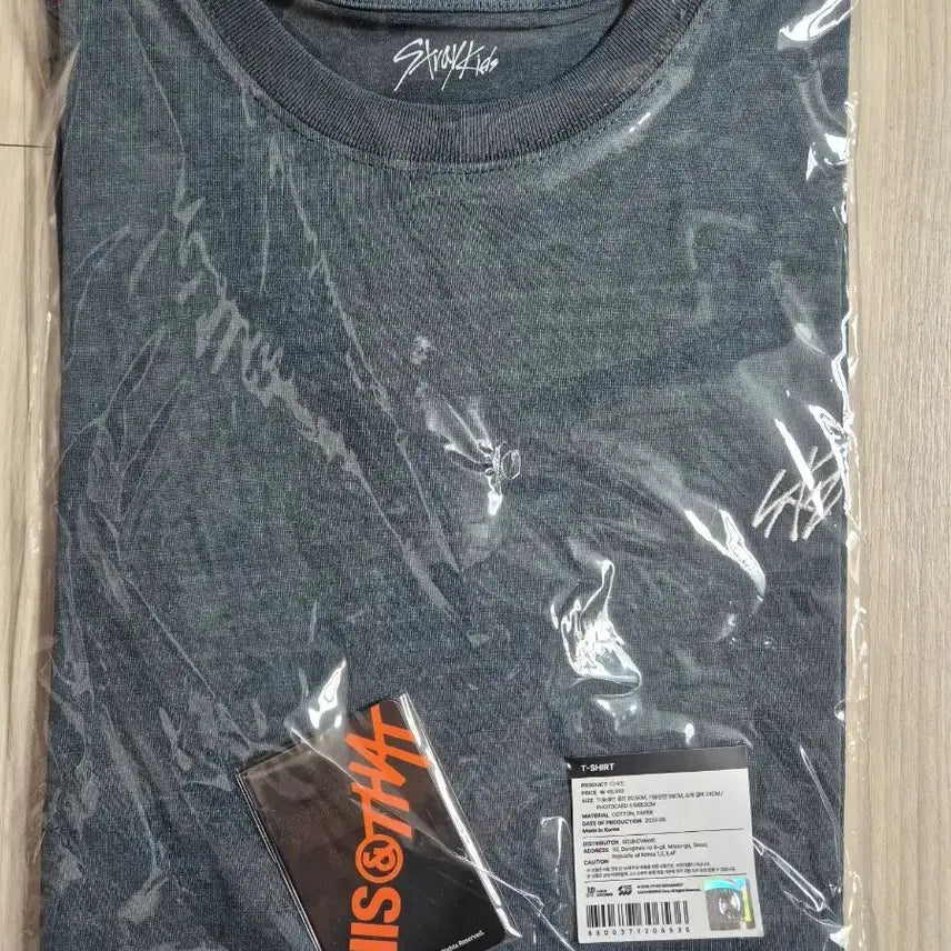 [BUNJANG] Stray Kids THIS IS THE FIRST AND LAST OF THIS KIND T-Shirt / 스트레이키즈 디스앤댓 반팔티셔츠