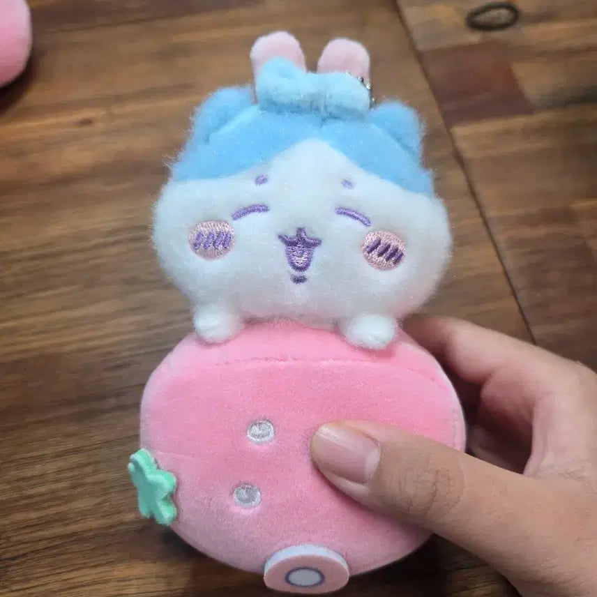 [BUNJANG] Minsso x Sanrio x Monchichi Strawberry Tea Doll Keychain / 미니소 산리오X먼작귀 콜라보 딸기차 인형 키링