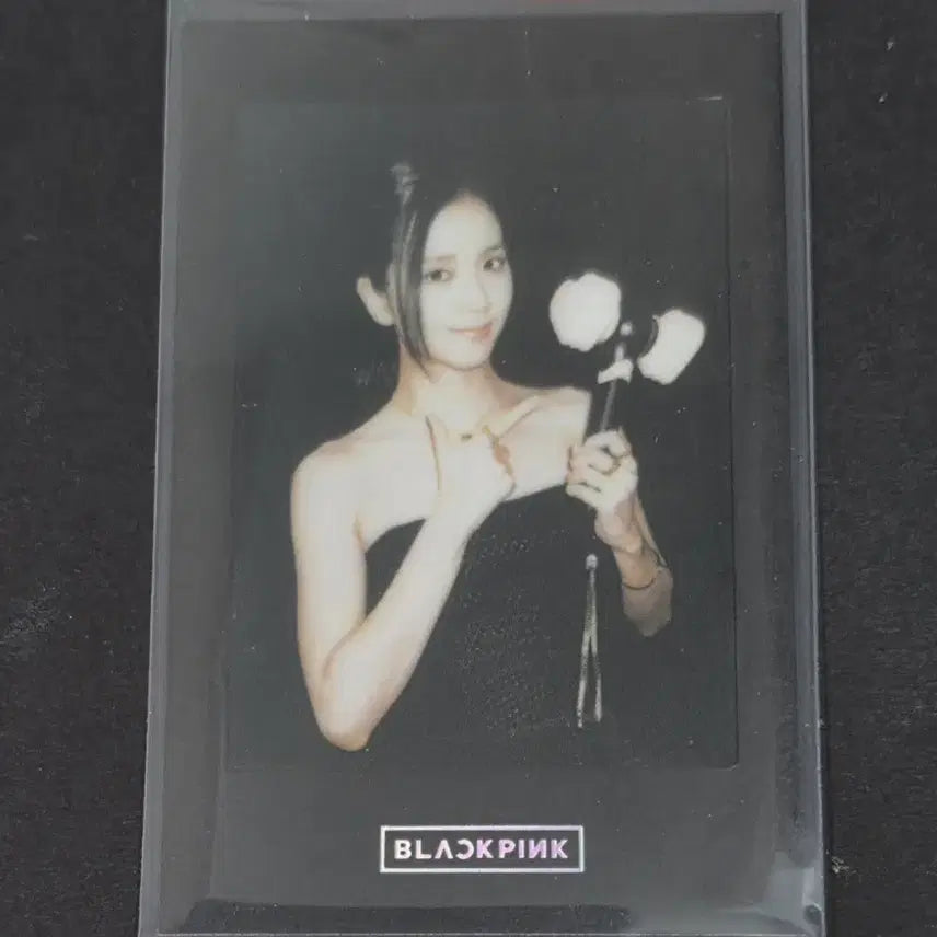 [BUNJANG] BLACKPINK Jisoo Light Stick Photocard (Black Version) / 블랙핑크 블핑 포토카드 포카 지수 jisoo BLACKPINK 뿅봉 Light stick 응원봉 블랙