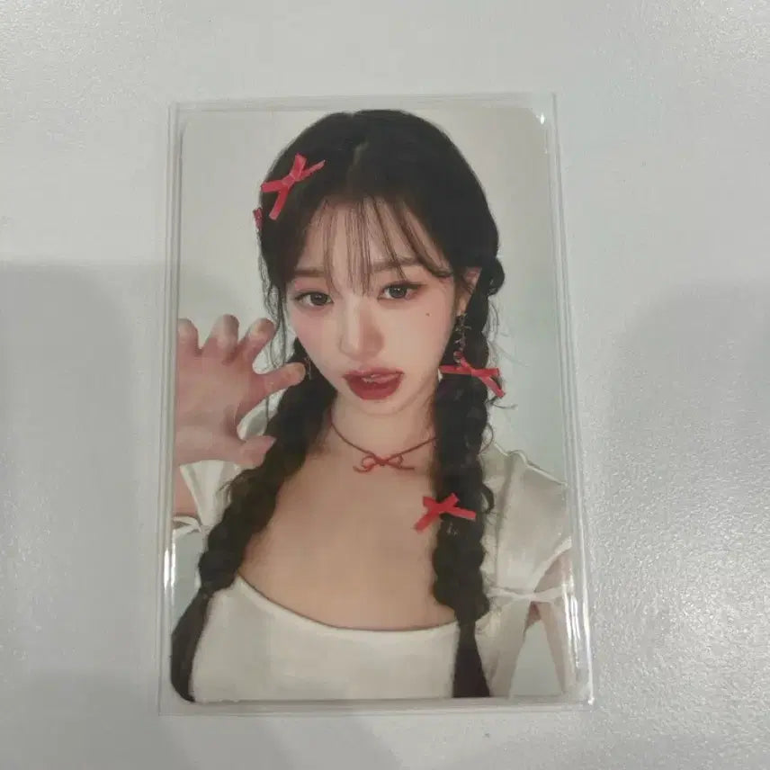 [BUNJANG] Amuse Hello Kitty Jang Wonyoung Photocard / 어뮤즈 헬로키티 장원영 포카