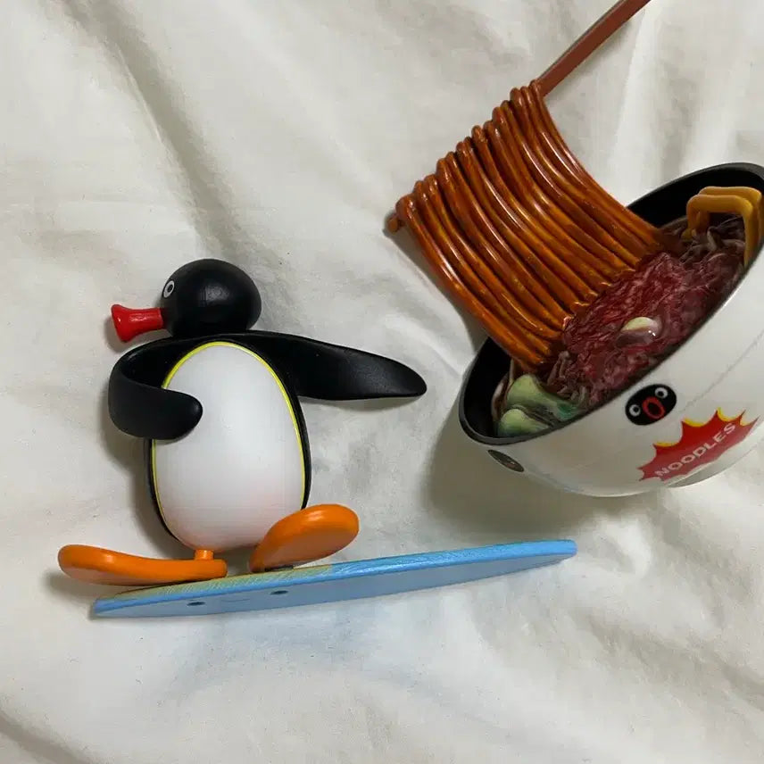 [BUNJANG] Pingu Food Series Surfing Ramen Figure / (미사용) 핑구 음식시리즈 서핑 라면 피규어