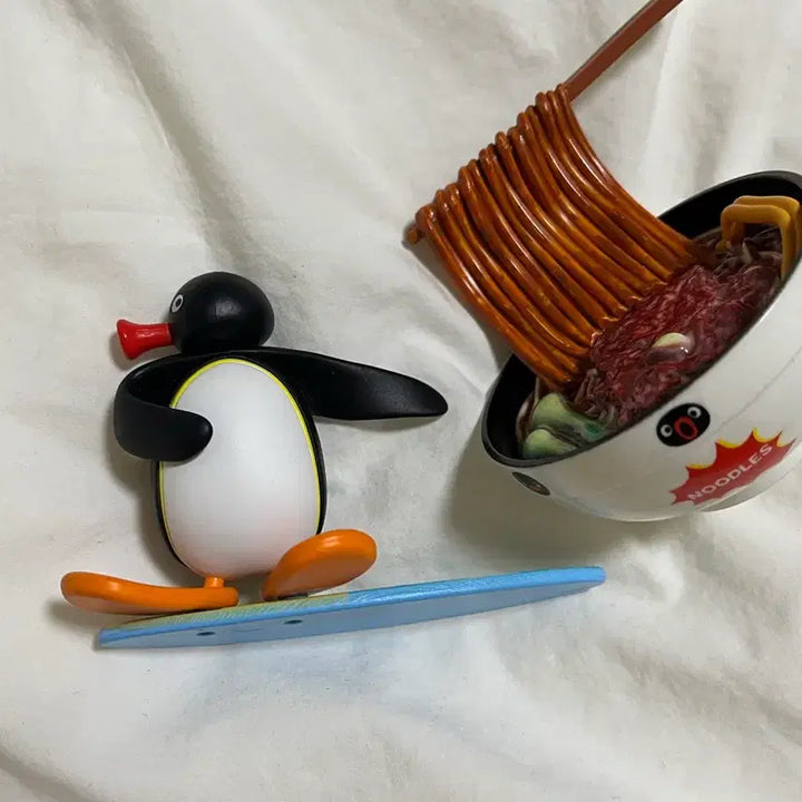 [BUNJANG] Pingu Food Series Surfing Ramen Figure / (미사용) 핑구 음식시리즈 서핑 라면 피규어
