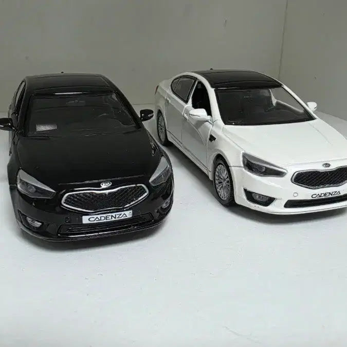 [BUNJANG] Cadenza (K7) 1:38 Scale Diecast Model - Black &amp; White Bundle / 카덴자 (K7) 1:38 다이캐스트