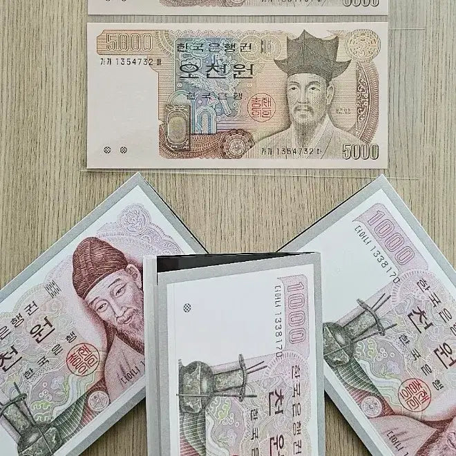 [BUNJANG] Bank of Korea First Edition Serial Number AAA Banknotes - Three 5,000 KRW Notes &amp; Three 1,000 KRW Notes (Consecutive Numbers) / (미사용)한국은행 발행 초판기호  가가권  3차오천원, 2차천원  3연번 일괄