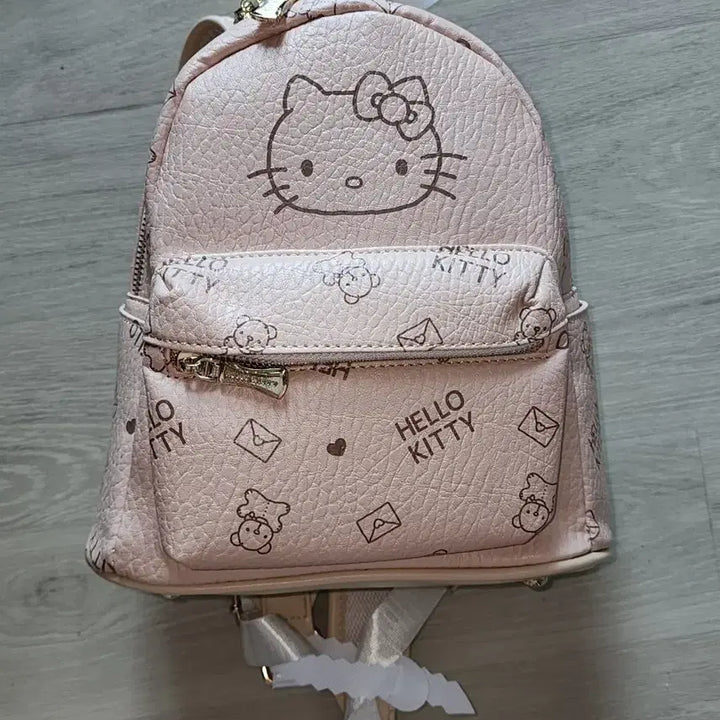 [BUNJANG] Sanrio Hello Kitty Backpack Beige Faux Leather / 산리오 헬로 키티 백팩 가방 베이지 컬러