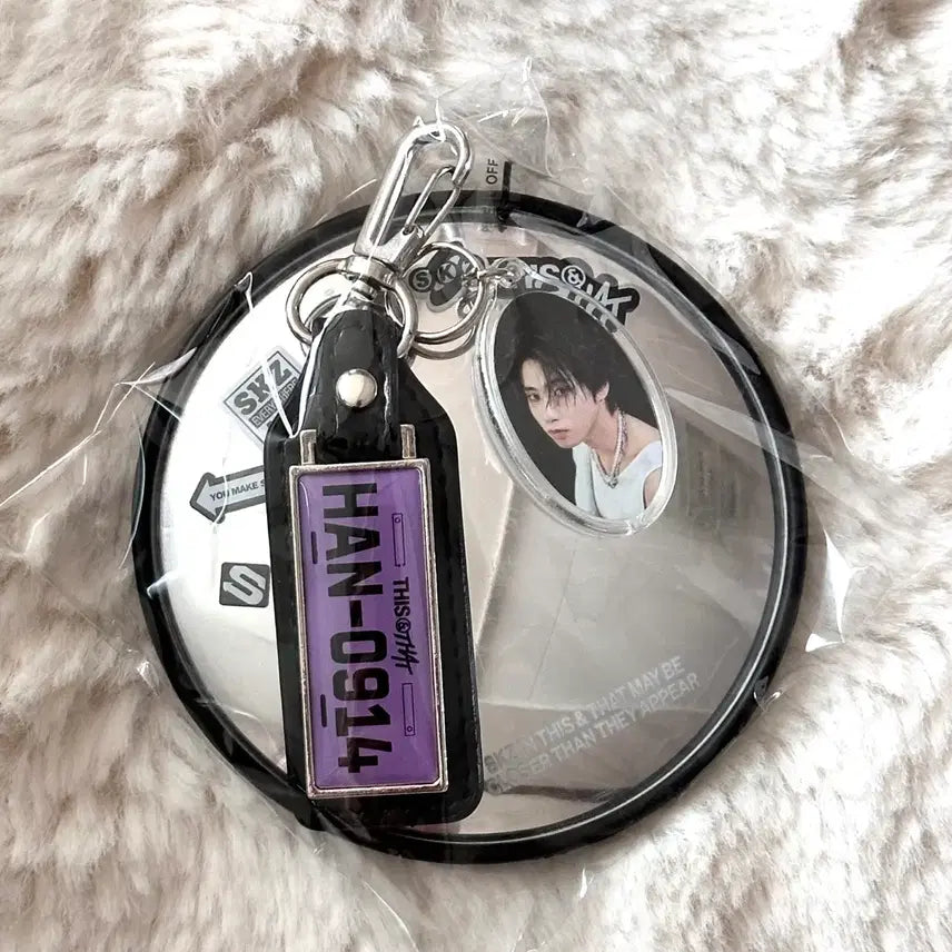 [BUNJANG] Stray Kids THIS &amp; THAT Limited Edition Truck Version Han Keychain Set / (미개봉) 스키즈 스트레이키즈 디스앤댓 한정반 트럭 버전 키링 한 this&amp;that truck ver HAN 거울 키체인 keychain