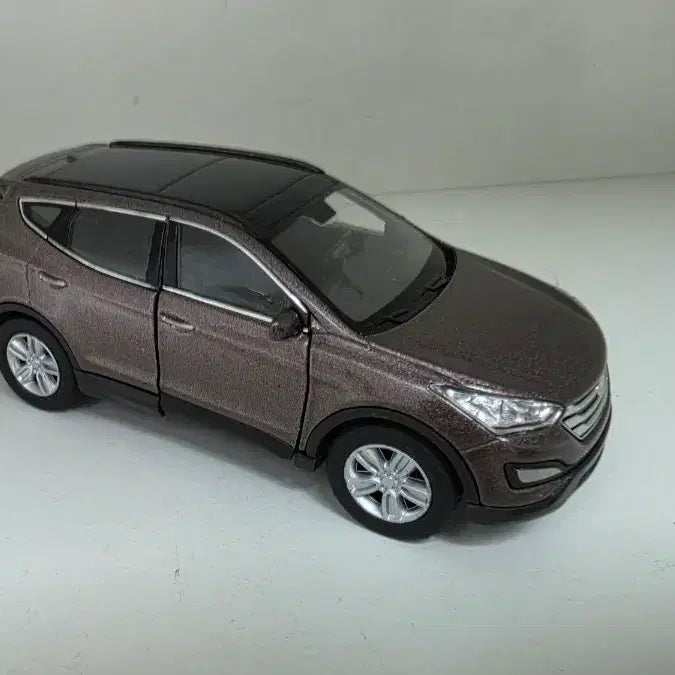 [BUNJANG] Hyundai Santa Fe 1:38 Scale Diecast Model (Brown) / 싼타페 1:38 브라운