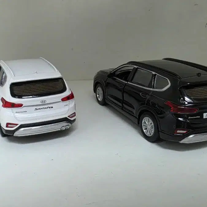 [BUNJANG] Hyundai Santa Fe Diecast Model Set (White/Black) / 현대 싼타페 다이캐스트 흰색/검정색 일괄