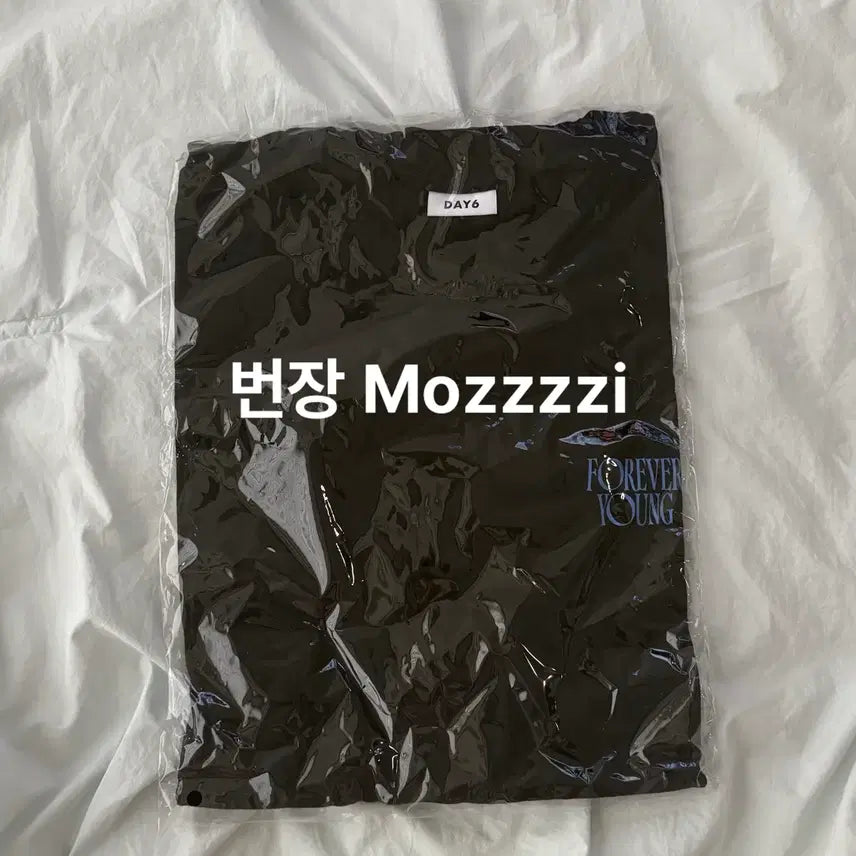 [BUNJANG] Day6 Forever Young Short Sleeve T-Shirt (Sealed) / 데이식스 포에버영 반팔 티셔츠 미개봉 원가이하 양도