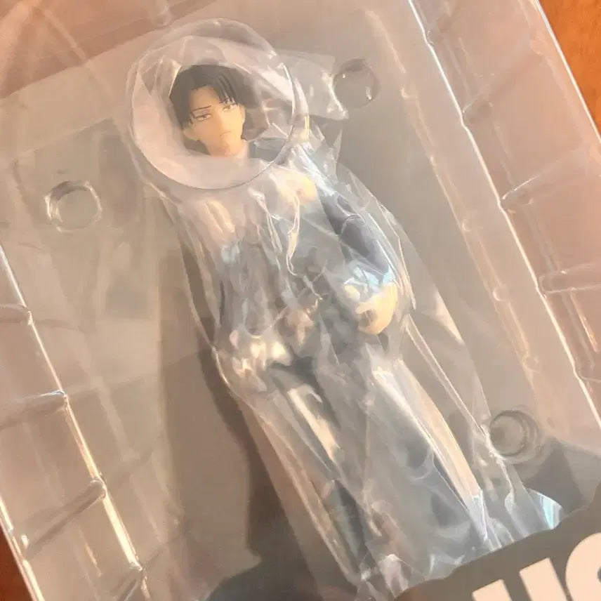 [BUNJANG] Attack on Titan Levi Pop Up Parade Suit Ver. Figure / 진격의거인 리바이 팝업 퍼레이드 정장ver 피규어