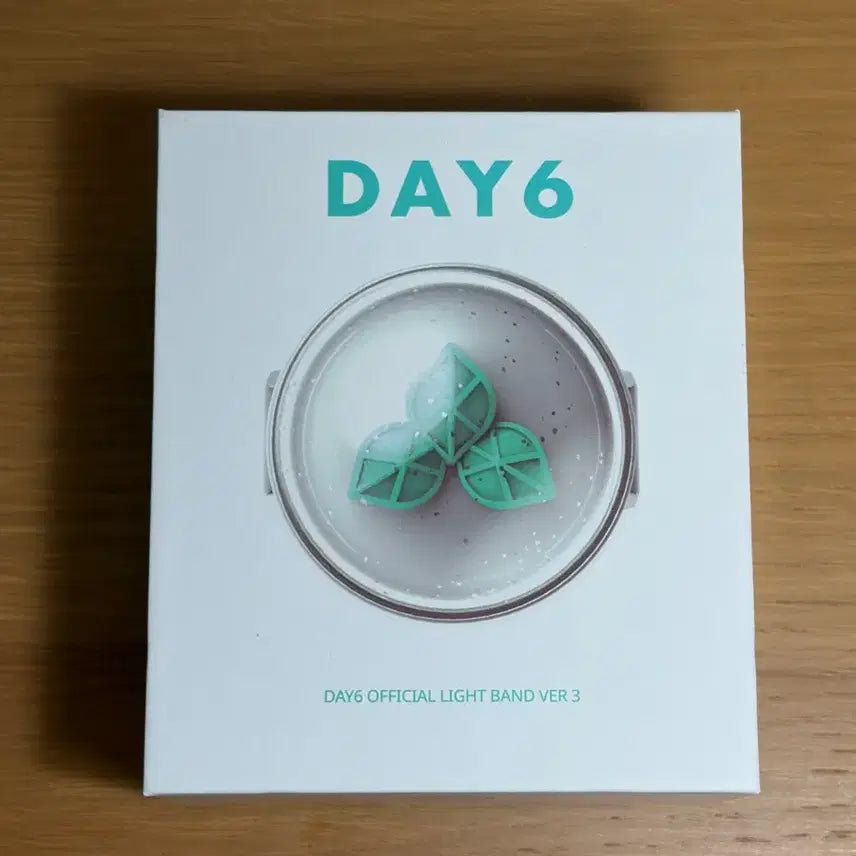 [BUNJANG] DAY6 Official Lightstick Ver.3 (Made Watch) / DAY6 공식 응원봉 ver.3 (마데워치)