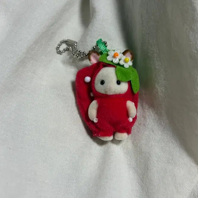 [BUNJANG] Sylvanian Families Strawberry Rabbit Charm (Unsealed) / 실바니안 딸기 토키 키링 1.5만 (개봉)