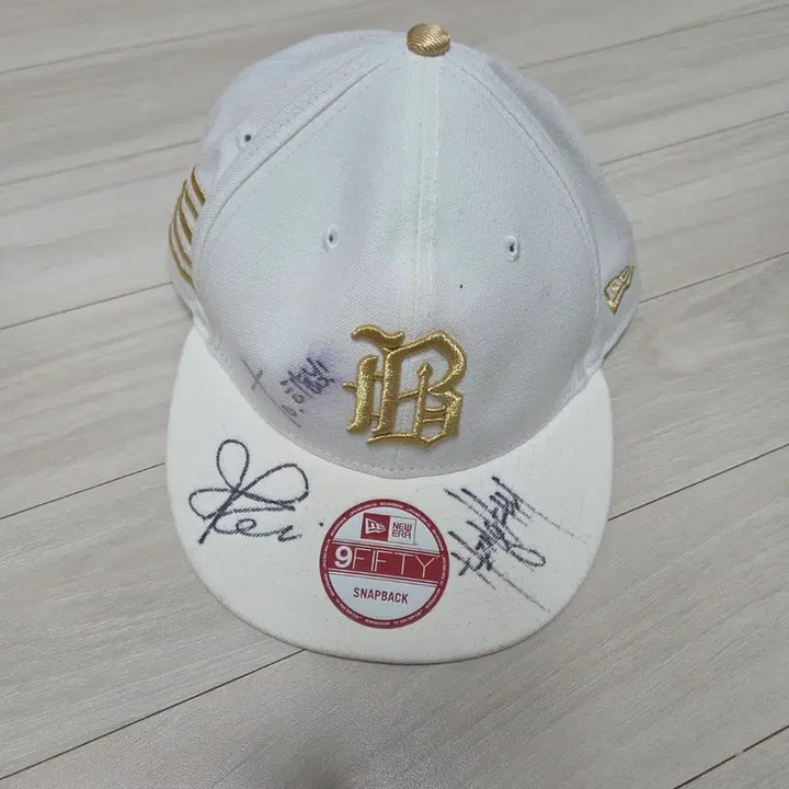 [BUNJANG] BIGBANG Signed New Era Baseball Cap / BIGBANG WORLD TOUR 2015-2016  뉴에라(New Era)와 콜라보레이션  공식 굿즈(5인친필싸인)