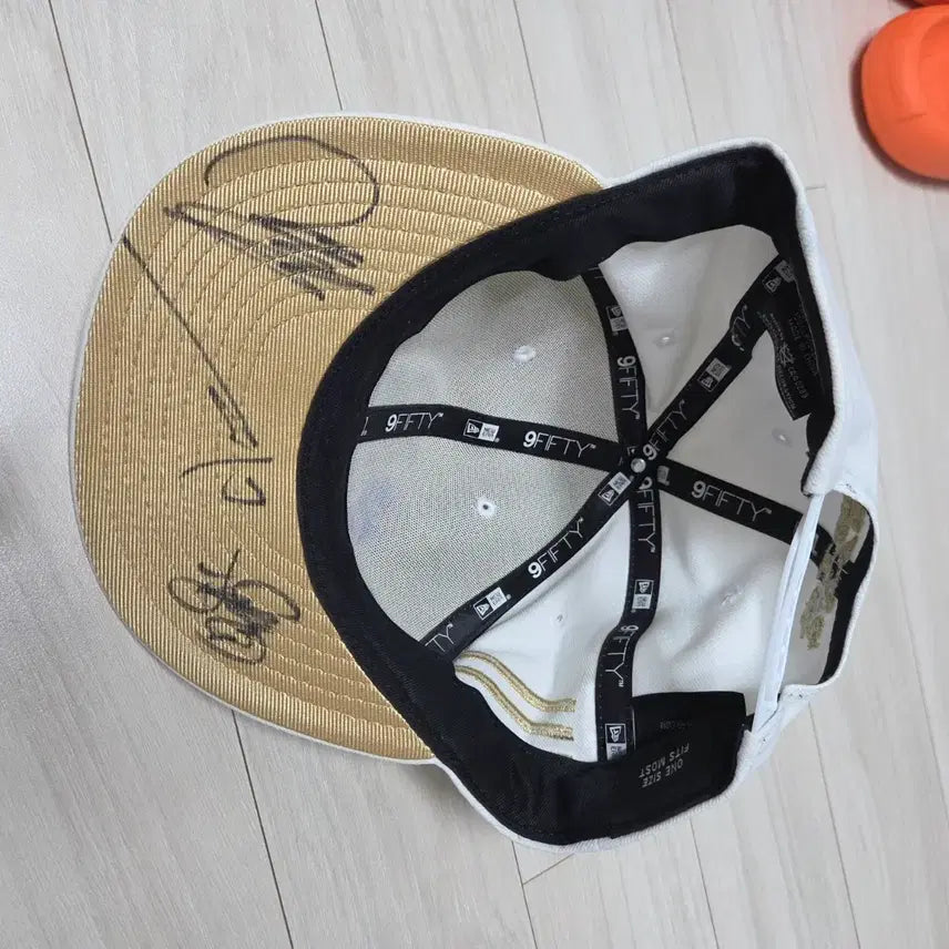 [BUNJANG] BIGBANG Signed New Era Baseball Cap / BIGBANG WORLD TOUR 2015-2016  뉴에라(New Era)와 콜라보레이션  공식 굿즈(5인친필싸인)