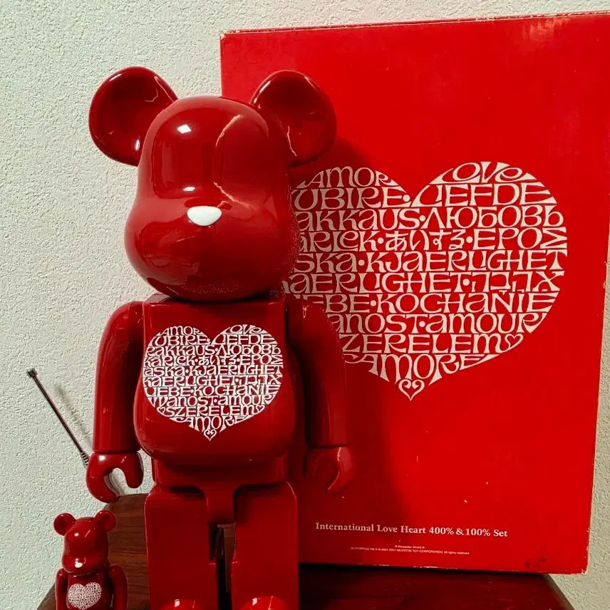 [BUNJANG] Bearbrick Alexander Girard International Love Heart 400% &amp; 100% Set / 베어브릭 알렉산더 지라드 인터내셔널 러브하트 400%,100% 세트