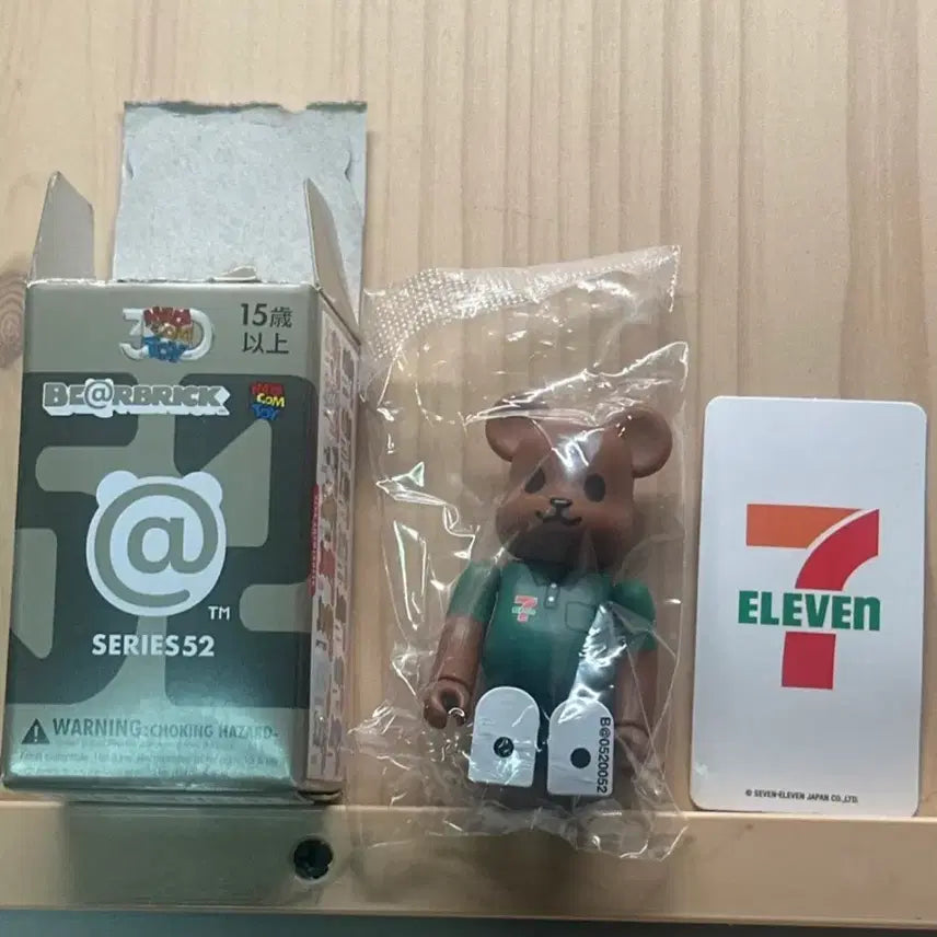 [BUNJANG] Bearbrick Series 52 Seven-Eleven Collaboration Figure / 베어브릭 시리즈 52 세븐일레븐 콜라보
