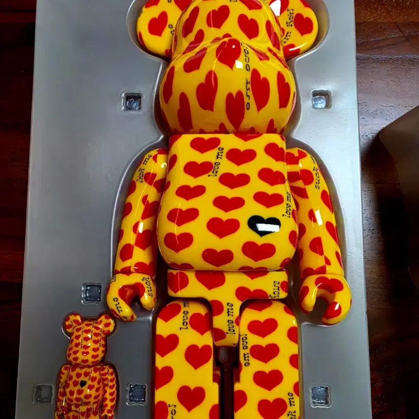 [BUNJANG] Hide Yellowheart Bearbrick 400% &amp; 100% Set / 히데 엘로우하트 400% 100%세트 베어브릭