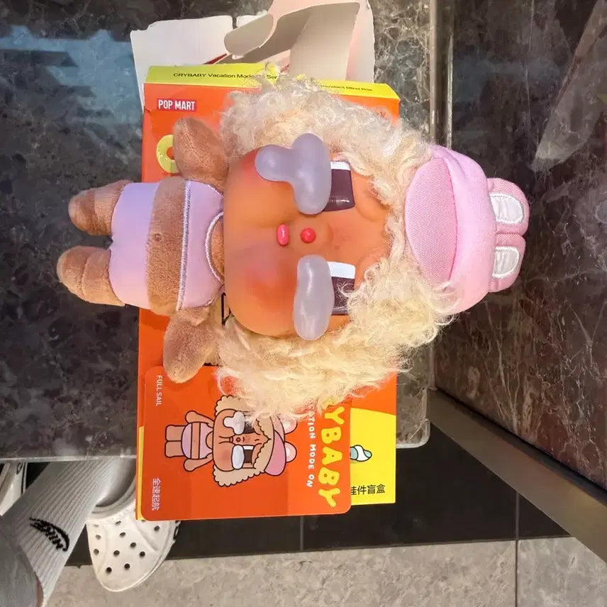 [BUNJANG] Crybaby Holiday Figure Doll / 크라잉베이비 휴가 피규어 인형