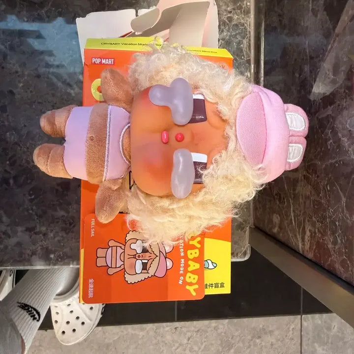 [BUNJANG] Crybaby Holiday Figure Doll / 크라잉베이비 휴가 피규어 인형