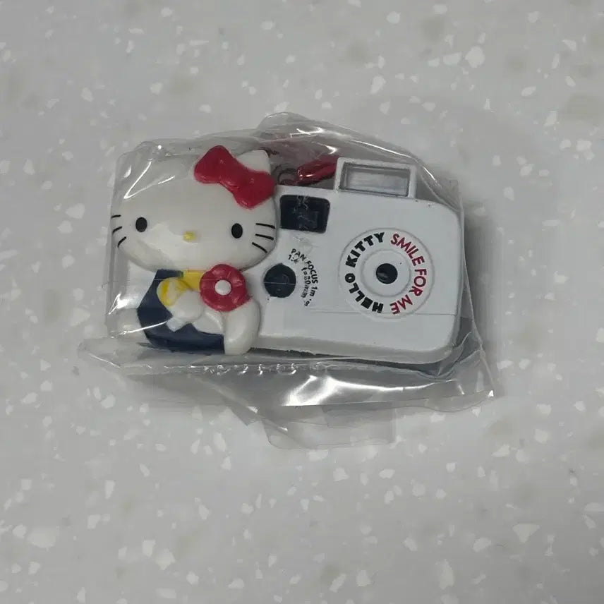 [BUNJANG] Sanrio Hello Kitty 50th Anniversary Camera Keychain Gacha (Sealed) / 미개봉현물 산리오 헬로키티 50주년 카메라 키링 가챠