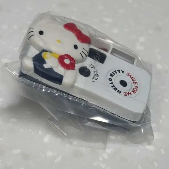 [BUNJANG] Sanrio Hello Kitty 50th Anniversary Camera Keychain Gacha (Sealed) / 미개봉현물 산리오 헬로키티 50주년 카메라 키링 가챠