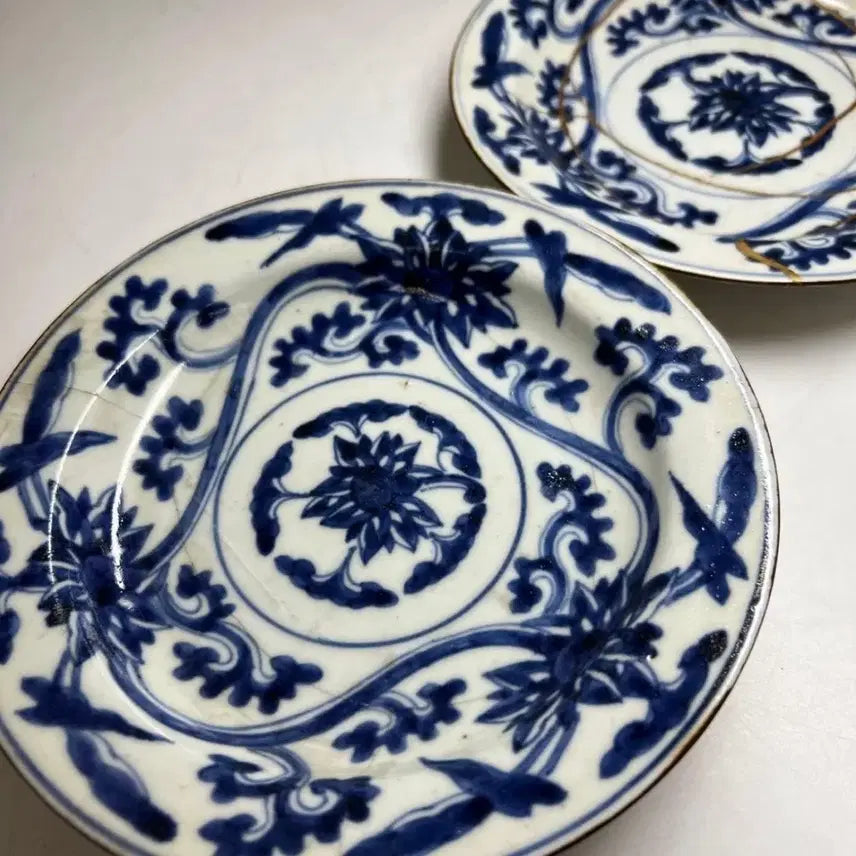 [BUNJANG] Qing Dynasty Blue and White Porcelain Lotus Scroll Pattern Pair of Plates / 청대 청화 연화당초문 쌍접시 중국도자기 골동품 고미술품 수집품
