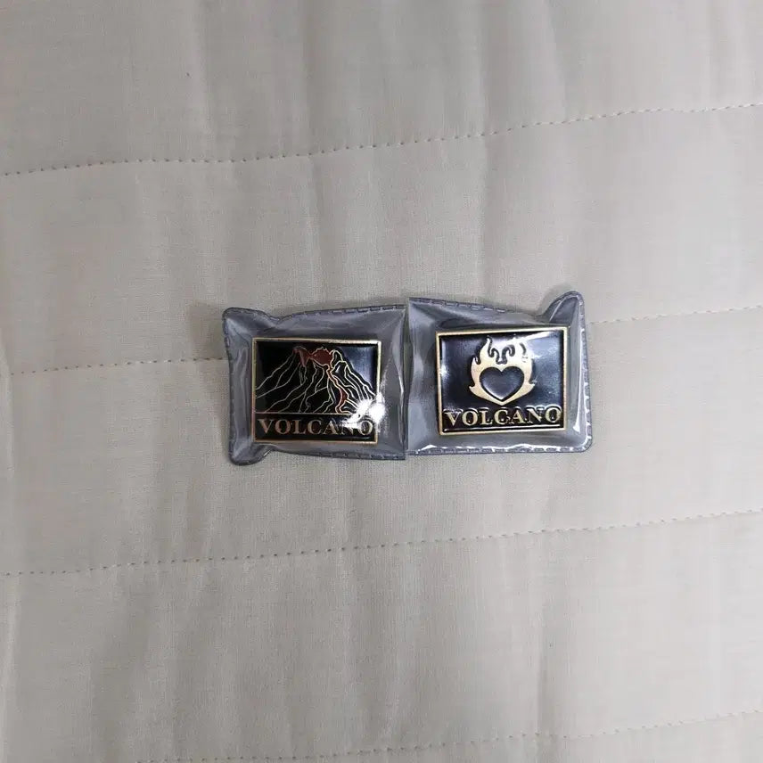 [BUNJANG] Le Rêve Revolution Volcano Badge Bundle Set / 리레볼루션 볼케이노 뱃지 2종 일괄