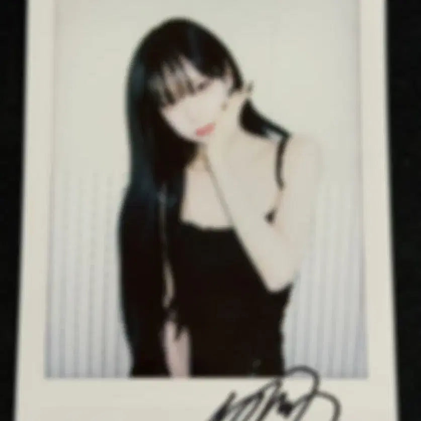 [BUNJANG] tripleS Kim Nakyeong Signed Polaroid / tripleS 트리플에스 김나경 싸인 폴라로이드