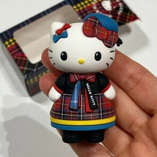 [BUNJANG] Hello Kitty Tartan Check Figure / 헬로키티 타탄체크 피규어