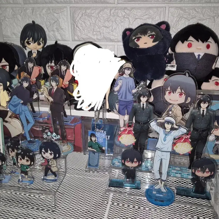 [BUNJANG] Spy x Family Yuri Briar Acrylic Standee, Keychain, Plush, Figure, and Badge Bundle Set / 스파이 패밀리 유리 브라이어 아크릴 인형 피규어 일괄