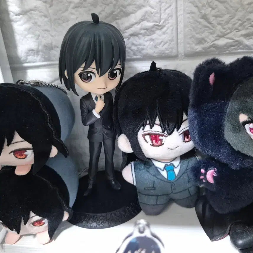 [BUNJANG] Spy x Family Yuri Briar Acrylic Standee, Keychain, Plush, Figure, and Badge Bundle Set / 스파이 패밀리 유리 브라이어 아크릴 인형 피규어 일괄