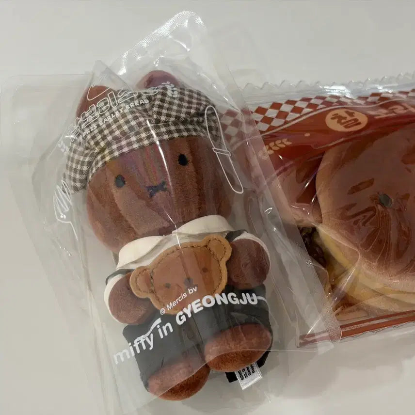 [BUNJANG] Borris Bread Melani Doll Keyring &amp; Borris Pouch Bundle Set / 일괄) 경주 찰보리스빵 멜라니 인형키링 ,보리스 파우치