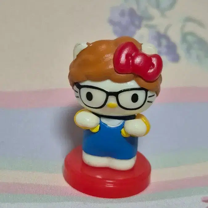 [BUNJANG] Vintage Sanrio Hello Kitty Glasses Overalls Figure / 고전 산리오 헬로키티 안경 멜빵 피규어