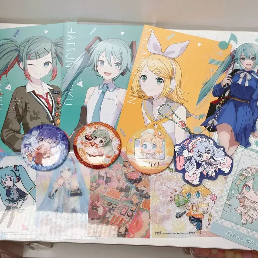 [BUNJANG] Haneul Miku Rin Len Acrylic Card, Postcard, Photocard, Can Badge Bundle Set / 프세카 하트네 미쿠 린 렌 아크릴카드, 엽서, 포카, 캔뱃지 등등 굿즈 일괄