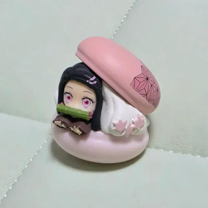 [BUNJANG] Demon Slayer Nezuko Macaron Gacha Figure / 귀멸의 칼날 네즈코 마카롱 가챠