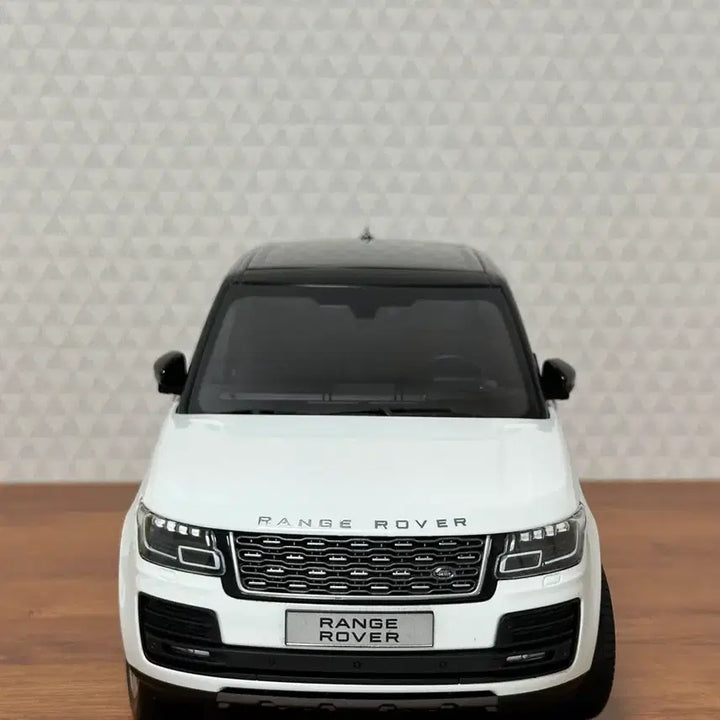 [BUNJANG] LCD 1:18 Range Rover Autobiography SV White / 1:18 LCD 레인지로버 오토바이오그래피 SV 화이트 (BBR,MR,오토아트)