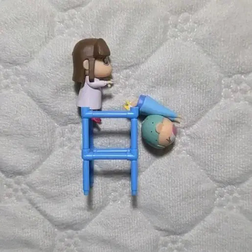 [BUNJANG] Crayon Shin-chan Playground Jungle Gym Suzy &amp; Hoon Figure Set / 짱구는못말려 놀이터 정글짐 수지&amp;훈이 피규어 세트