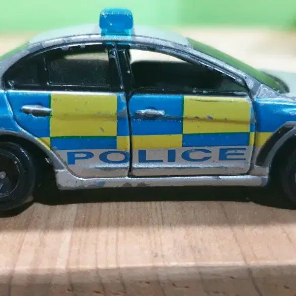 [BUNJANG] Tomica No. 39 Mitsubishi Lancer Evolution X British Police Car / 토미카 No. 39 미쓰비시 랜서 에볼루션 X 영국 경찰차(British Police)
